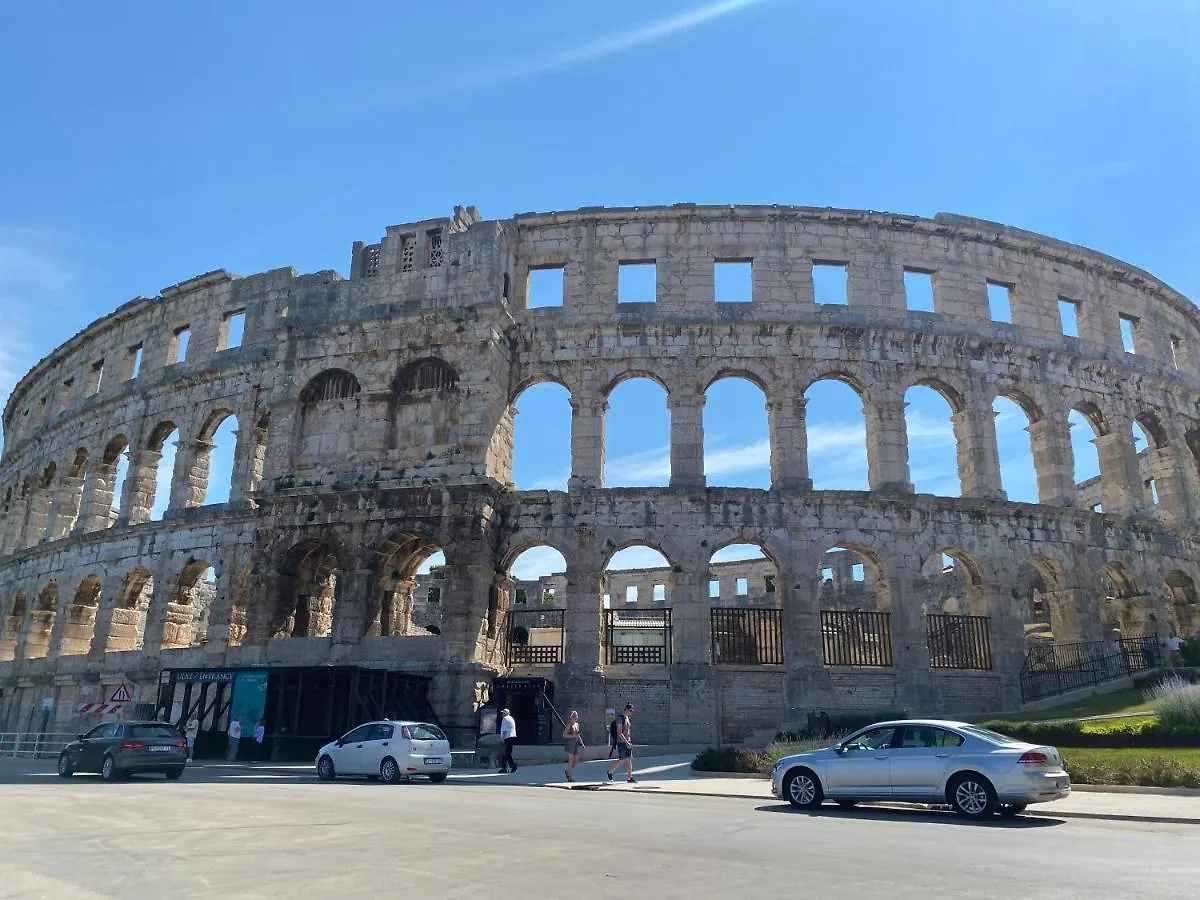 Villa Brig 36 Premantura 0*,